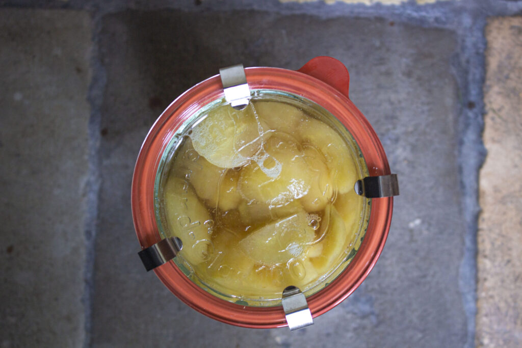 Spis de syltede pærer til dessert