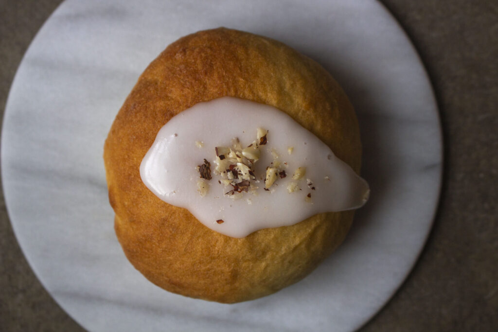fastelavnsbolle-med-creme