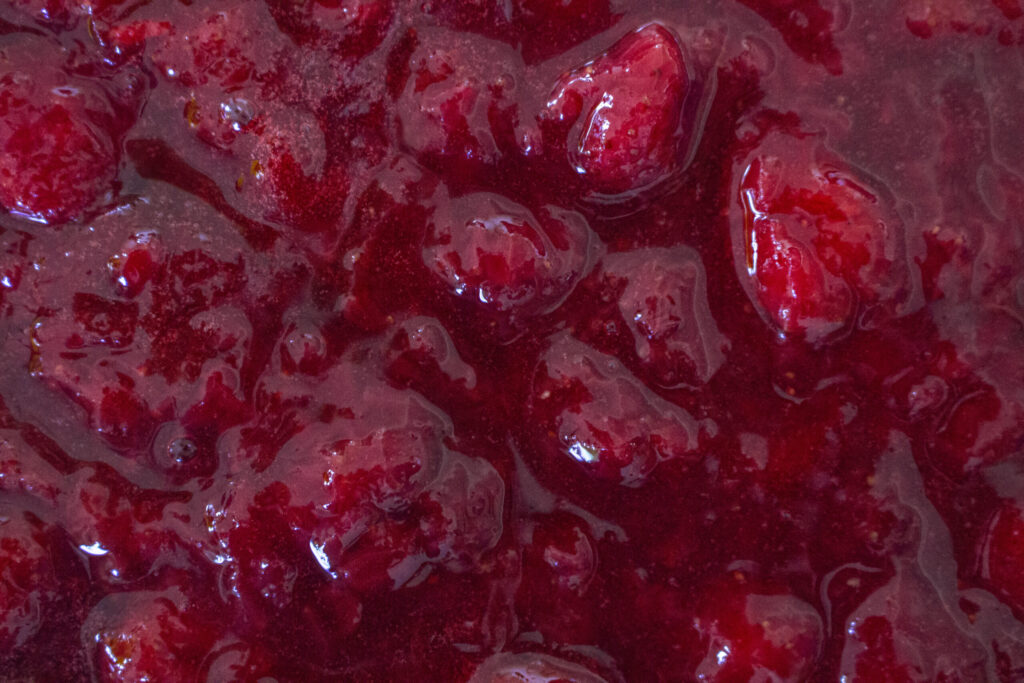 Du kan koge hjemmelavet jordbærgrød uden kartoffelmel